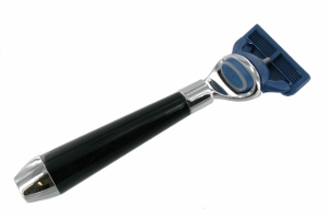 SHV132F - Fusion razor black